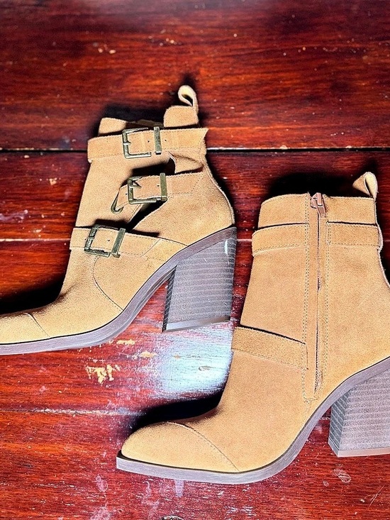 Crown Vintage Shoes - Crown Vintage Tan Ankle Boots Women’s 7.5 Buckle Booties